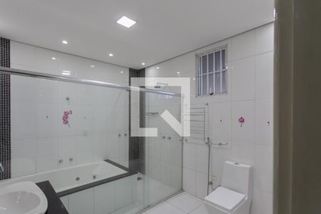 Casa à venda com 200m², 5 quartos e 3 vagasBanheiro da Suíte
