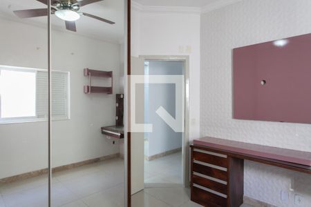 Casa à venda com 200m², 5 quartos e 3 vagasQuarto 2