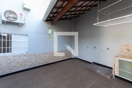 Casa à venda com 200m², 5 quartos e 3 vagasÁrea de Serviço