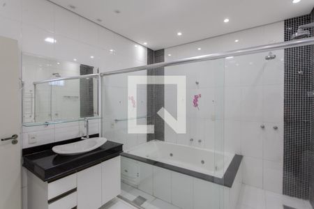 Casa à venda com 200m², 5 quartos e 3 vagasBanheiro da Suíte