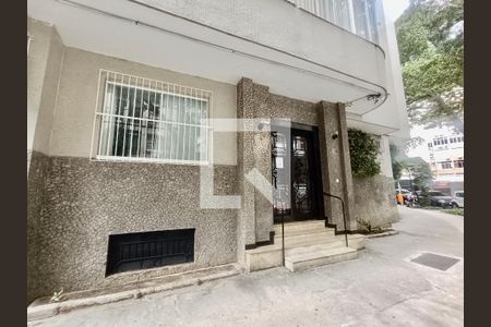 Apartamento à venda com 98m², 3 quartos e 1 vaga Apartamento à venda com 98m², 3 quartos e 1 vagaFachada com cartaz QA na janela do 3 andar.