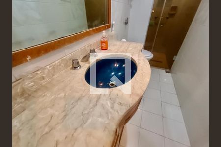 Apartamento à venda com 98m², 3 quartos e 1 vaga Apartamento à venda com 98m², 3 quartos e 1 vagaBanheiro social