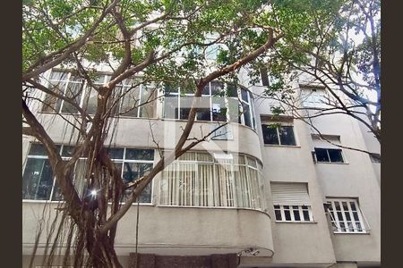 Apartamento à venda com 98m², 3 quartos e 1 vaga Apartamento à venda com 98m², 3 quartos e 1 vagaFachada com cartaz QA na janela do 3 andar.