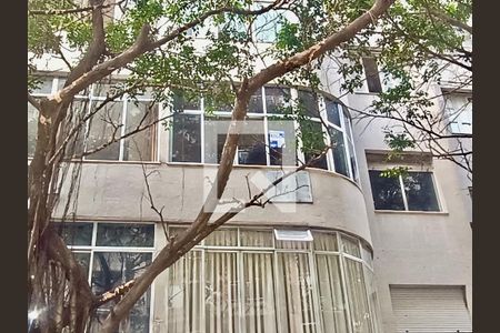 Apartamento à venda com 98m², 3 quartos e 1 vaga Apartamento à venda com 98m², 3 quartos e 1 vagaFachada com cartaz QA na janela do 3 andar.
