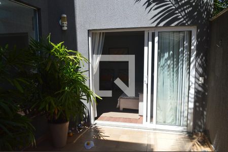 Casa à venda com 218m², 3 quartos e 2 vagasQuintal