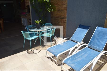 Casa à venda com 218m², 3 quartos e 2 vagasPiscina