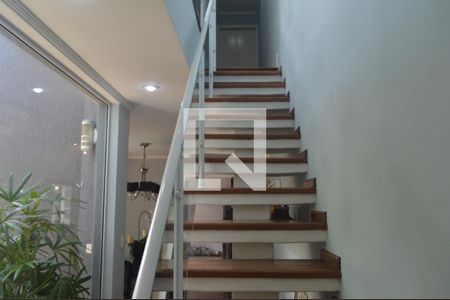 Casa à venda com 218m², 3 quartos e 2 vagasEscada