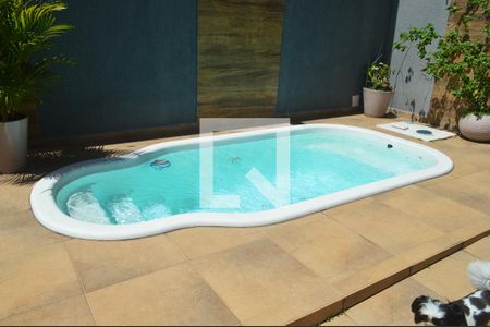 Casa à venda com 218m², 3 quartos e 2 vagasPiscina