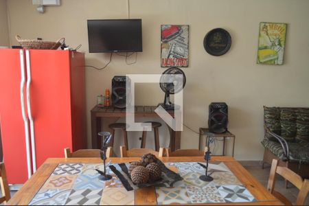 Casa à venda com 218m², 3 quartos e 2 vagasChurrasqueira