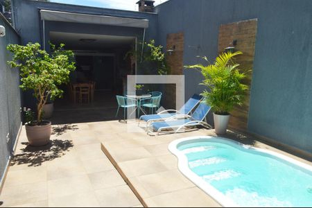 Casa à venda com 218m², 3 quartos e 2 vagasQuintal