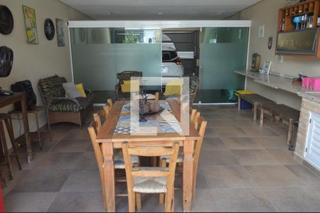 Casa à venda com 218m², 3 quartos e 2 vagasChurrasqueira