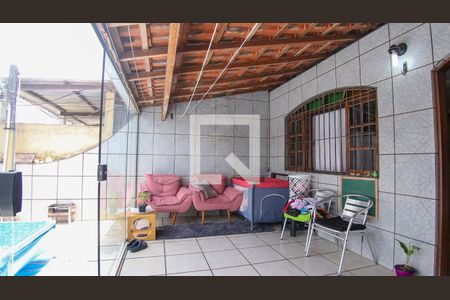 Casa à venda com 123m², 4 quartos e 2 vagas Casa à venda com 123m², 4 quartos e 2 vagasVaranda