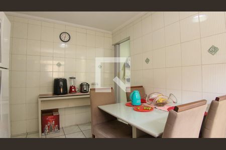 Casa à venda com 123m², 4 quartos e 2 vagas Casa à venda com 123m², 4 quartos e 2 vagasCozinha