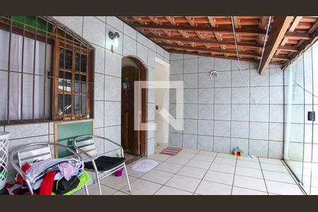 Casa à venda com 123m², 4 quartos e 2 vagas Casa à venda com 123m², 4 quartos e 2 vagasVaranda