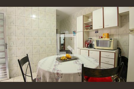 Casa à venda com 123m², 4 quartos e 2 vagas Casa à venda com 123m², 4 quartos e 2 vagasCozinha