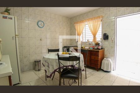 Casa à venda com 123m², 4 quartos e 2 vagas Casa à venda com 123m², 4 quartos e 2 vagasCozinha