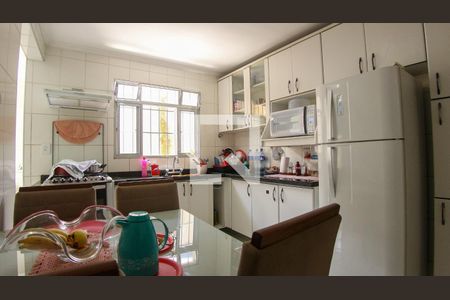 Casa à venda com 123m², 4 quartos e 2 vagas Casa à venda com 123m², 4 quartos e 2 vagasCozinha