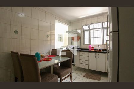 Casa à venda com 123m², 4 quartos e 2 vagas Casa à venda com 123m², 4 quartos e 2 vagasCozinha