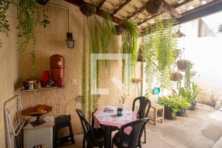 Casa à venda com 175m², 3 quartos e 2 vagas Casa à venda com 175m², 3 quartos e 2 vagasQuintal