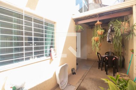 Casa à venda com 175m², 3 quartos e 2 vagas Casa à venda com 175m², 3 quartos e 2 vagasQuintal