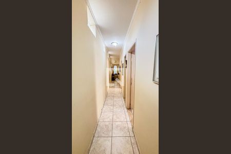 Casa à venda com 200m², 3 quartos e 2 vagasCorredor