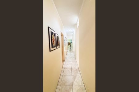 Casa à venda com 200m², 3 quartos e 2 vagasCorredor