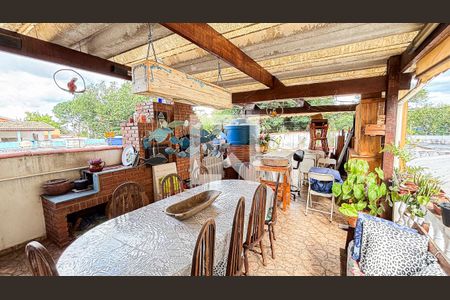 Casa à venda com 200m², 3 quartos e 2 vagasEdícula - Cobertura