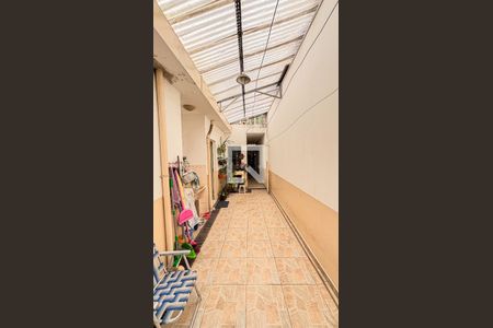 Casa à venda com 200m², 3 quartos e 2 vagasCorredor - Quintal