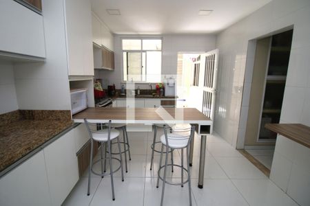 Casa de condomínio à venda com 185m², 6 quartos e 2 vagasCozinha