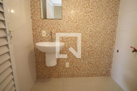 Casa de condomínio à venda com 185m², 6 quartos e 2 vagasLavabo