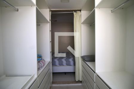 Casa de condomínio à venda com 185m², 6 quartos e 2 vagasCloset