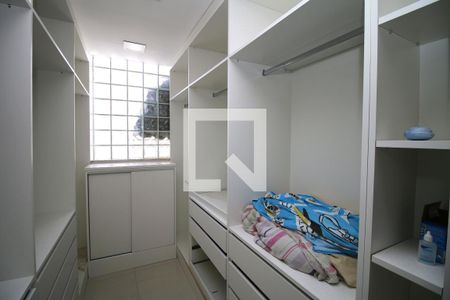 Casa de condomínio à venda com 185m², 6 quartos e 2 vagasCloset