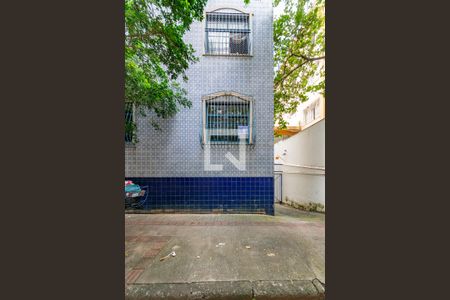 Apartamento à venda com 110m², 3 quartos e 1 vagaPlaca de vende instalada na fachada do imóvel ( JMNP-5)