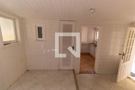 Casa à venda com 437m², 7 quartos e 3 vagas Casa à venda com 437m², 7 quartos e 3 vagasÁrea de Serviço