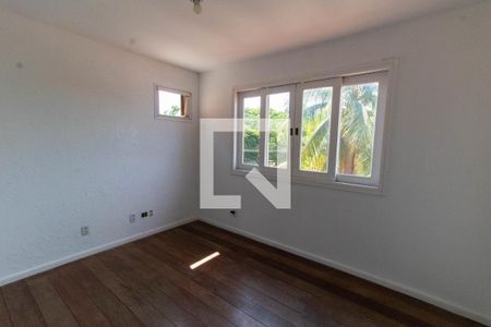 Casa à venda com 437m², 7 quartos e 3 vagas Casa à venda com 437m², 7 quartos e 3 vagasQuarto 5