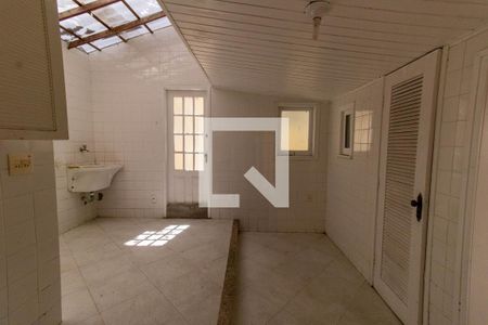 Casa à venda com 437m², 7 quartos e 3 vagas Casa à venda com 437m², 7 quartos e 3 vagasÁrea de Serviço