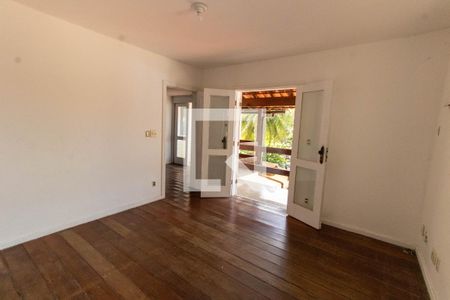 Casa à venda com 437m², 7 quartos e 3 vagas Casa à venda com 437m², 7 quartos e 3 vagasSuíte