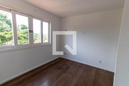 Casa à venda com 437m², 7 quartos e 3 vagas Casa à venda com 437m², 7 quartos e 3 vagasQuarto 5