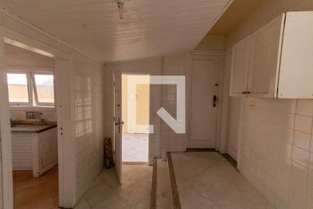 Casa à venda com 437m², 7 quartos e 3 vagas Casa à venda com 437m², 7 quartos e 3 vagasÁrea de Serviço