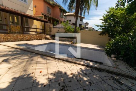 Casa à venda com 437m², 7 quartos e 3 vagas Casa à venda com 437m², 7 quartos e 3 vagasPiscina