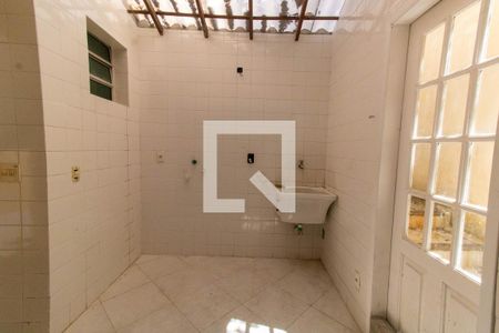 Casa à venda com 437m², 7 quartos e 3 vagas Casa à venda com 437m², 7 quartos e 3 vagasÁrea de Serviço