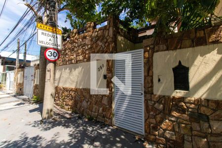 Casa à venda com 437m², 7 quartos e 3 vagas Casa à venda com 437m², 7 quartos e 3 vagasFachada