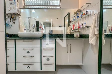 Apartamento à venda com 700m², 6 quartos e 1 vagaBanheiro 02 - 1 andar