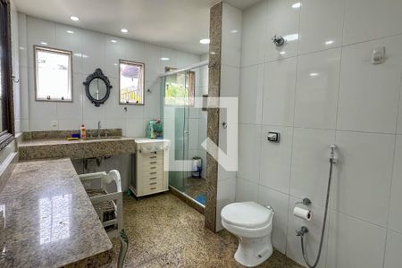 Apartamento à venda com 700m², 6 quartos e 1 vagaBanheiro 03 - 2 andar