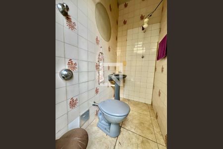 Casa à venda com 500m², 2 quartos e 4 vagas Casa à venda com 500m², 2 quartos e 4 vagasBanheiro Externo