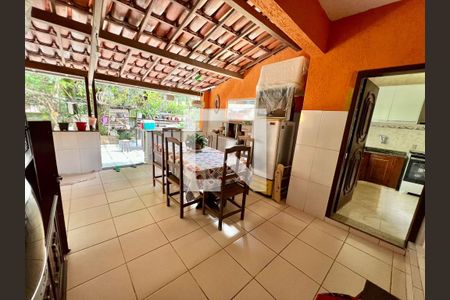 Casa à venda com 500m², 2 quartos e 4 vagas Casa à venda com 500m², 2 quartos e 4 vagasÁrea externa