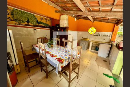 Casa à venda com 500m², 2 quartos e 4 vagas Casa à venda com 500m², 2 quartos e 4 vagasÁrea externa