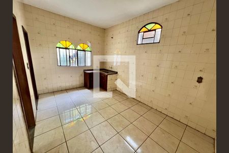 Casa à venda com 500m², 2 quartos e 4 vagas Casa à venda com 500m², 2 quartos e 4 vagasCozinha - casa de baixo