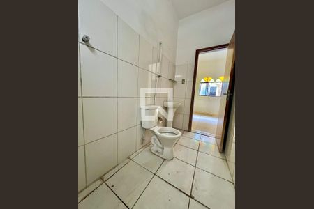 Casa à venda com 500m², 2 quartos e 4 vagas Casa à venda com 500m², 2 quartos e 4 vagasBanheiro social - casa de baixo