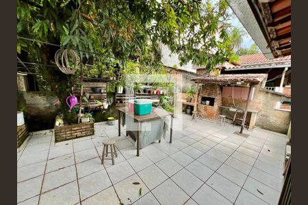 Casa à venda com 500m², 2 quartos e 4 vagas Casa à venda com 500m², 2 quartos e 4 vagasQuintal